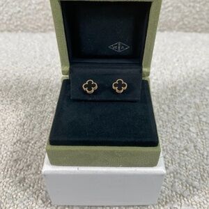 Authentic Van Cleef & Arpels Sweet Alhambra earstuds 18K Yellow Gold, Onyx